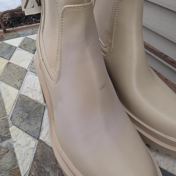 NWT Zara Women's Beige Heeled Boots - Picture 5 of 5